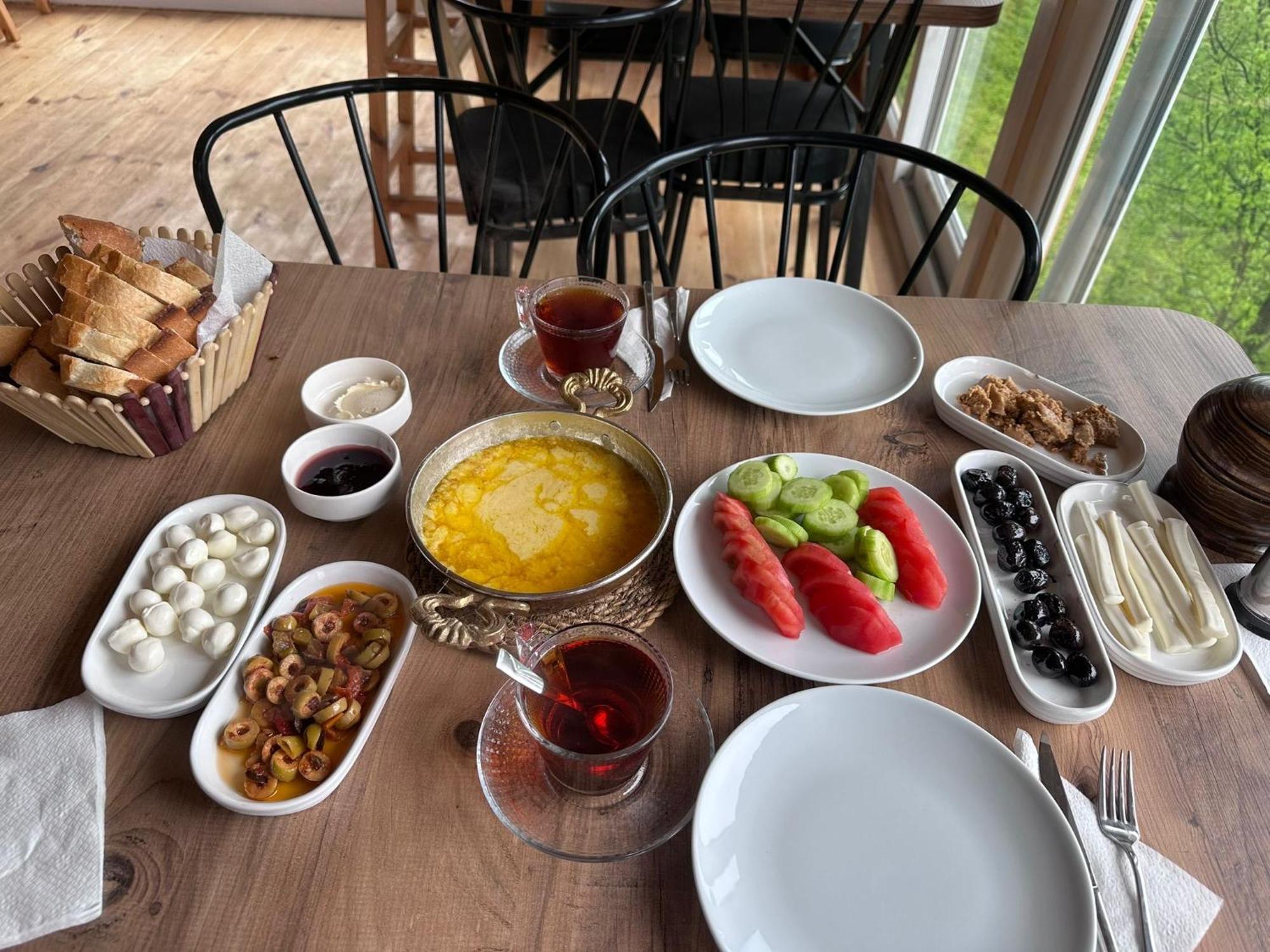 Cemilyano Restaurant Chalet *